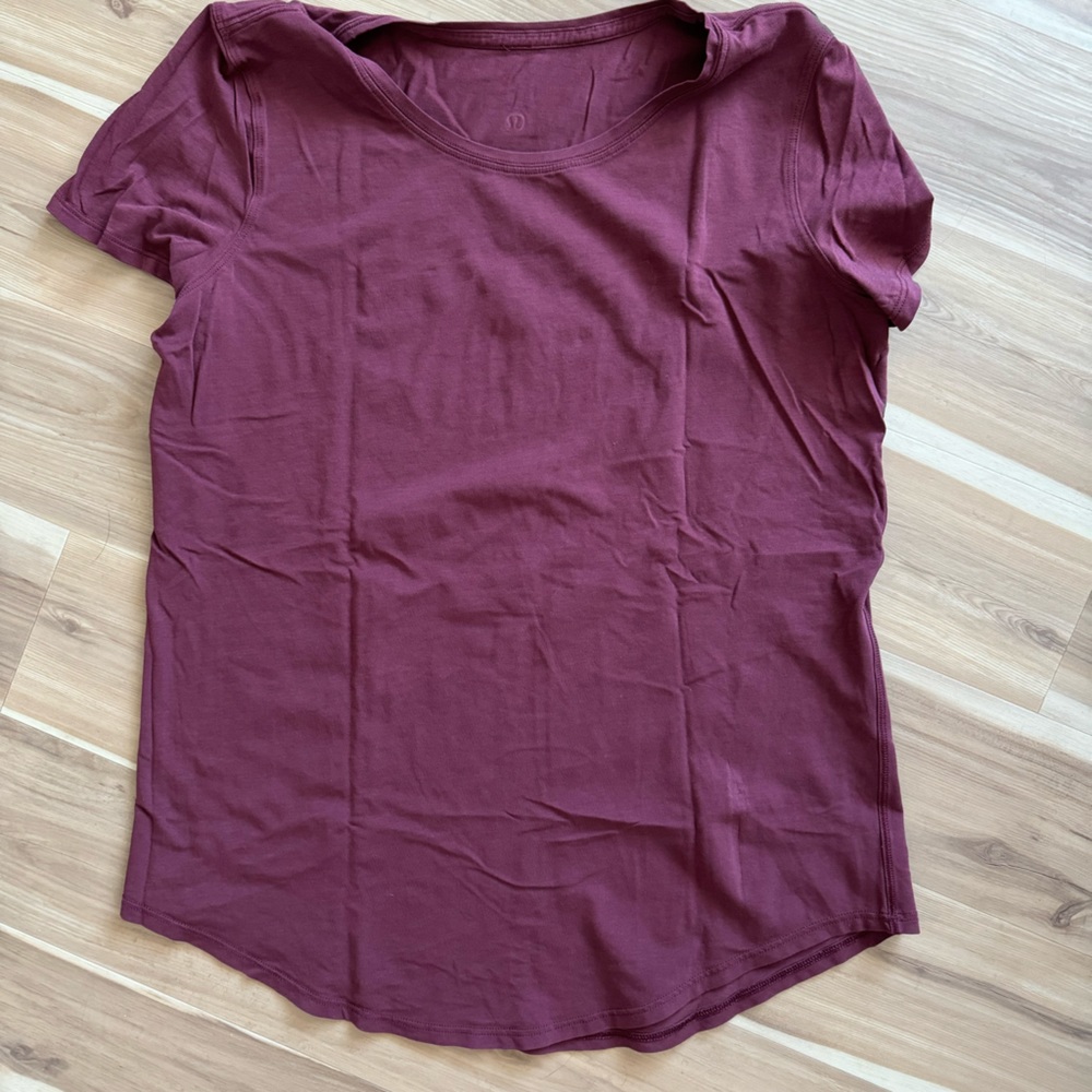 Maroon lululemon tee
